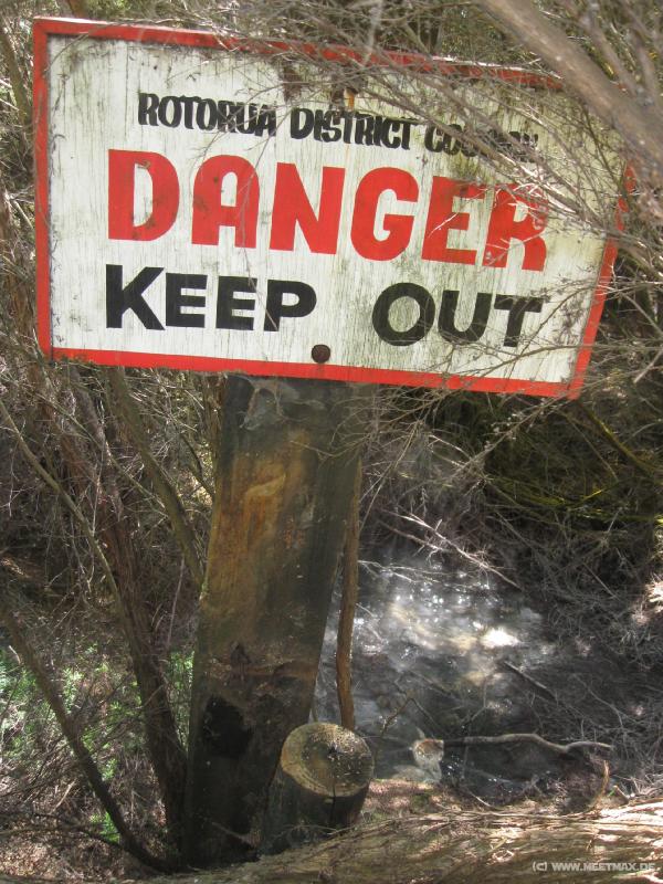 1447_Danger_keep_out