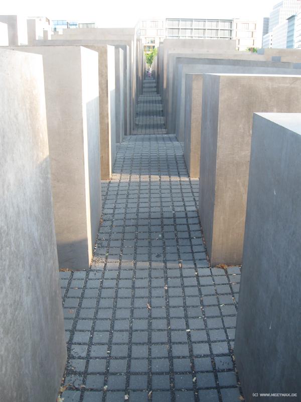 4876_Holocaust_Monument