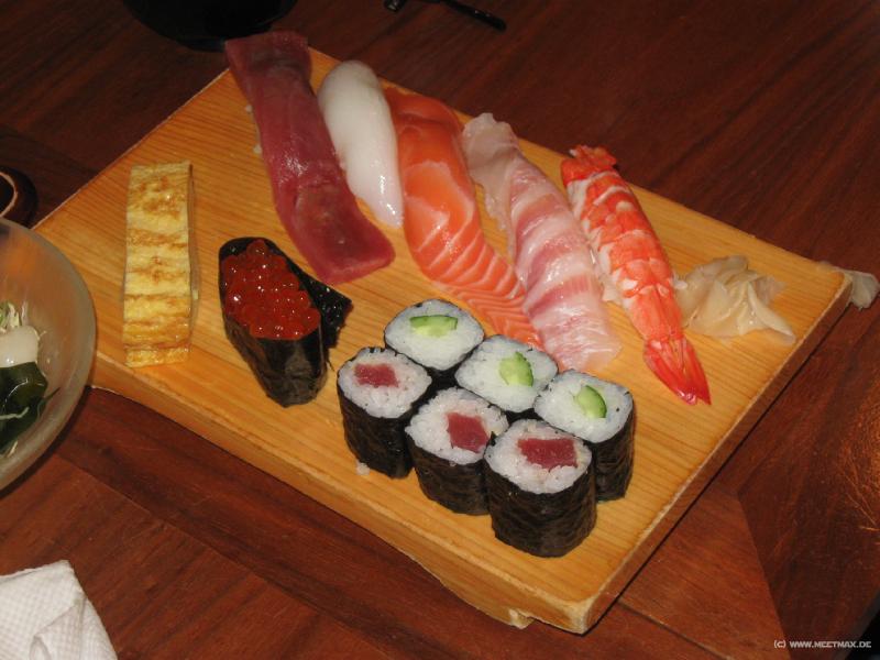 0682_WFS_sushi_dinner
