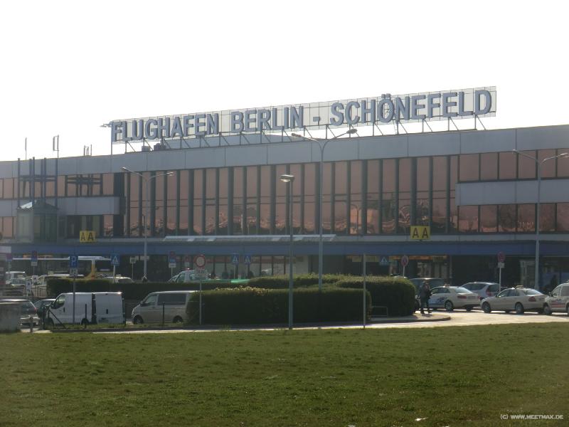 0001_Airport_Schnefeld