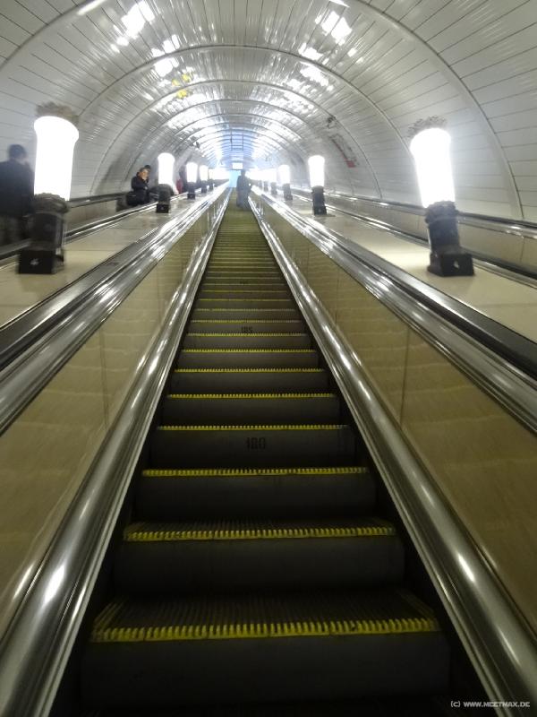 0526_Metro_escalator