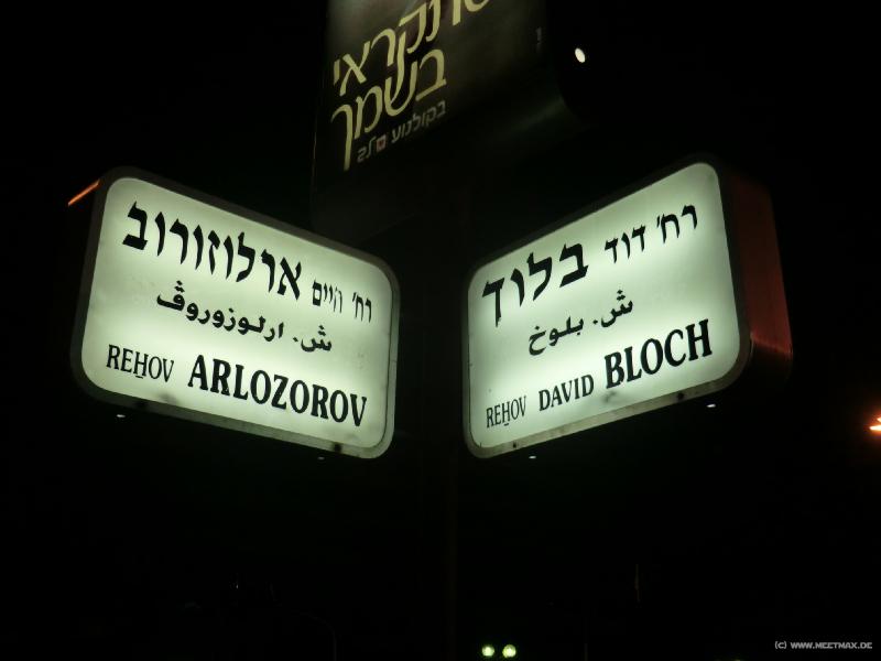 0006_Illuminated_street_names